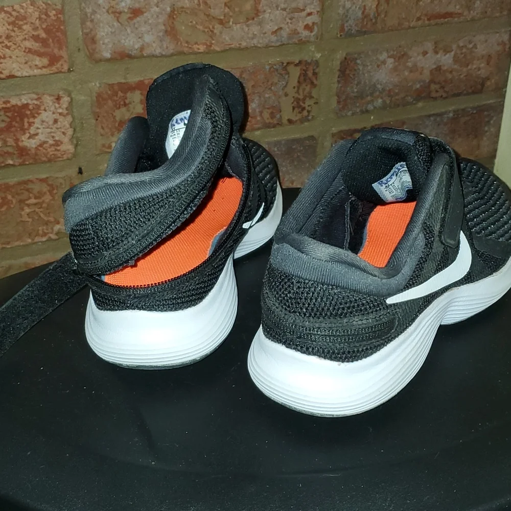 Nike Revolution Kids Running Shoes Size  4